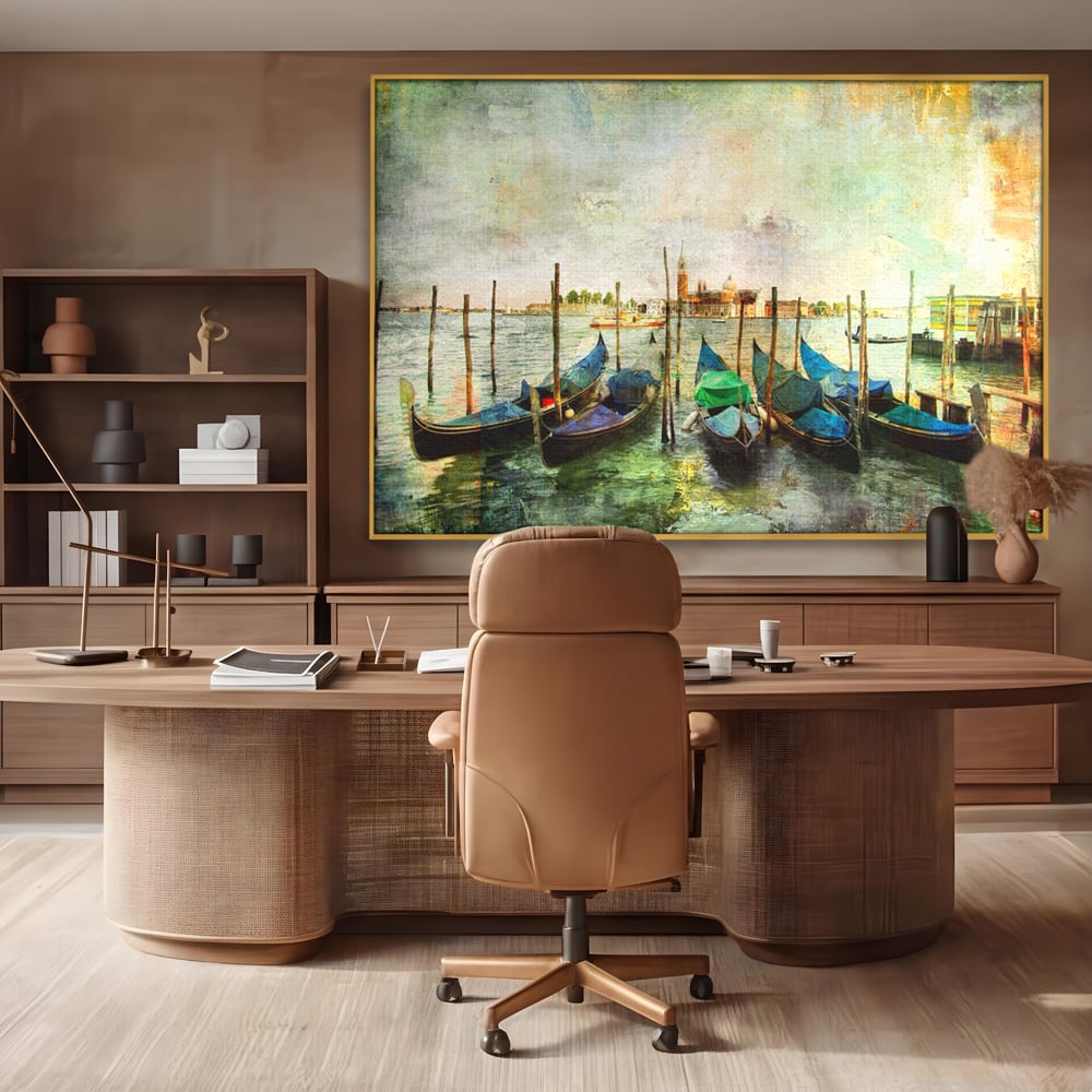 Tablou canvas cu pictura orizontala cu gondole in venetia, in rama de aluminiu auriu, pe perete intr-un birou